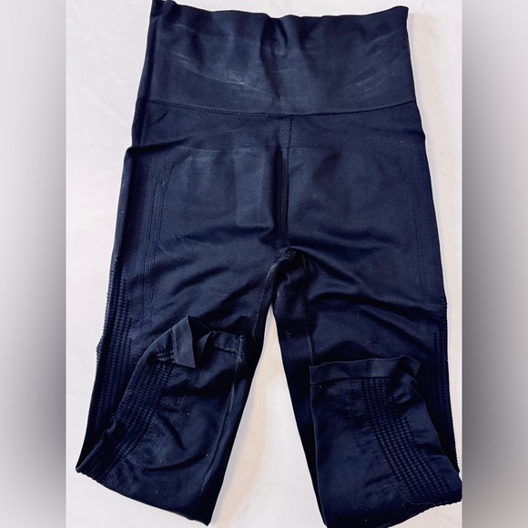 ATHLETA Cropped Ruched Leggings - Picture 3 of 5